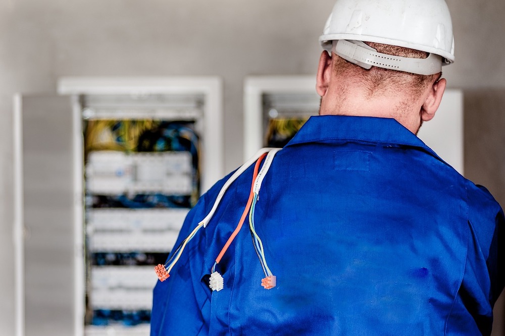 electrician - when to call an electrician - Tampa electricians